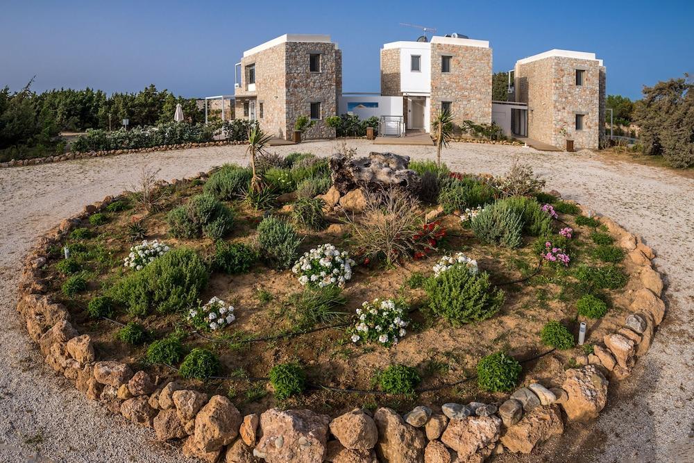 Cedar Bay Beachside Villas Palaiochora Dış mekan fotoğraf