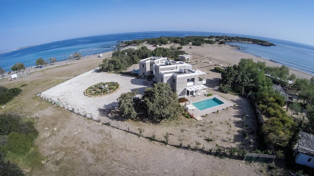 Cedar Bay Beachside Villas Palaiochora Dış mekan fotoğraf