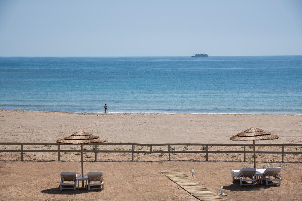 Cedar Bay Beachside Villas Palaiochora Dış mekan fotoğraf