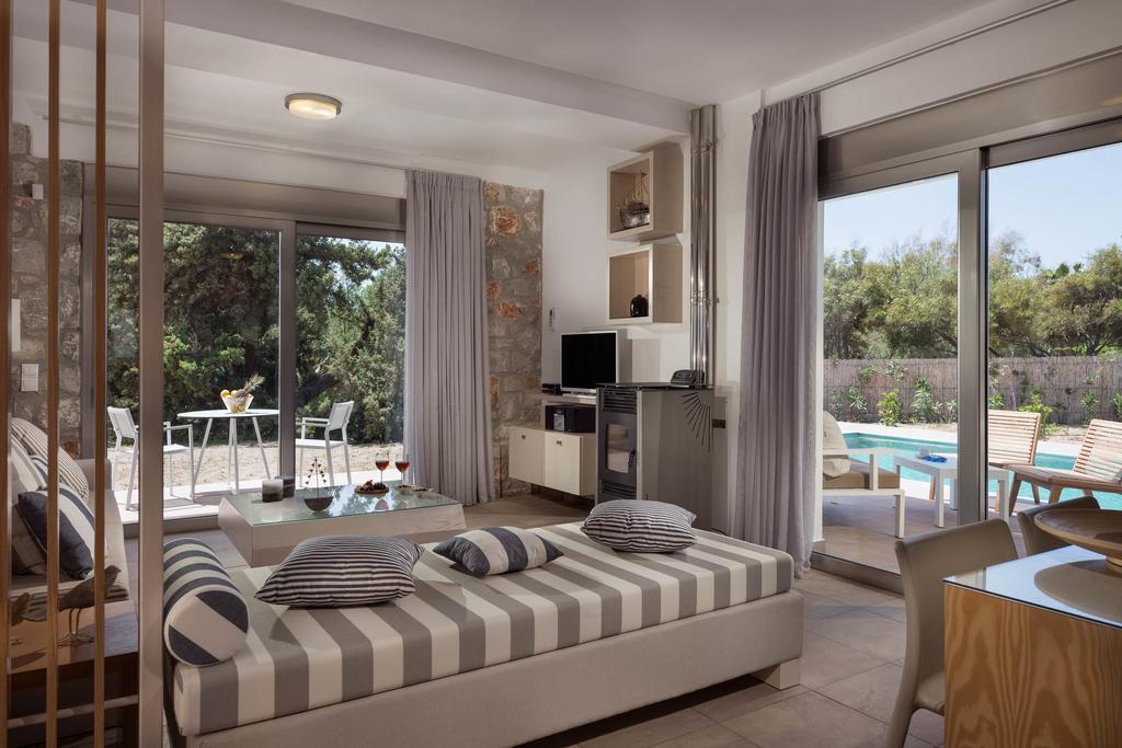 Cedar Bay Beachside Villas Palaiochora Dış mekan fotoğraf
