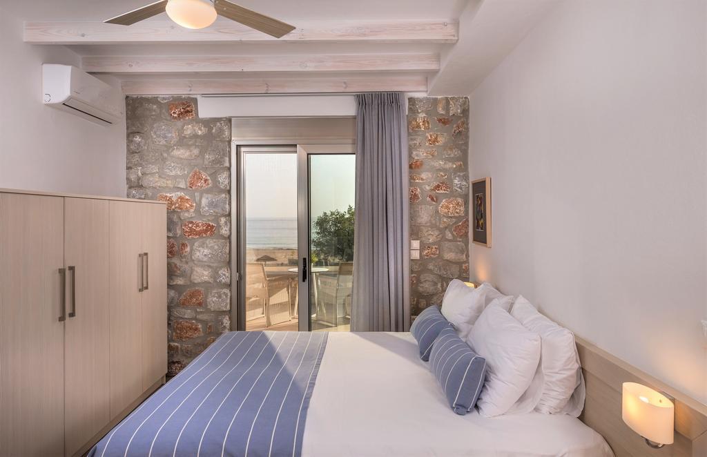 Cedar Bay Beachside Villas Palaiochora Dış mekan fotoğraf