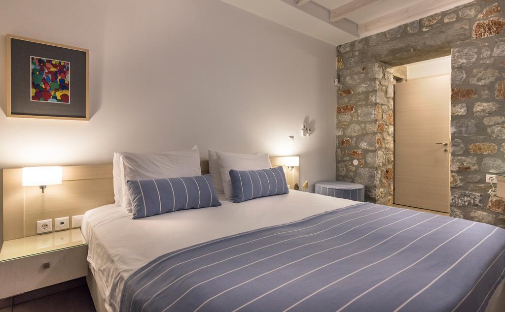 Cedar Bay Beachside Villas Palaiochora Dış mekan fotoğraf