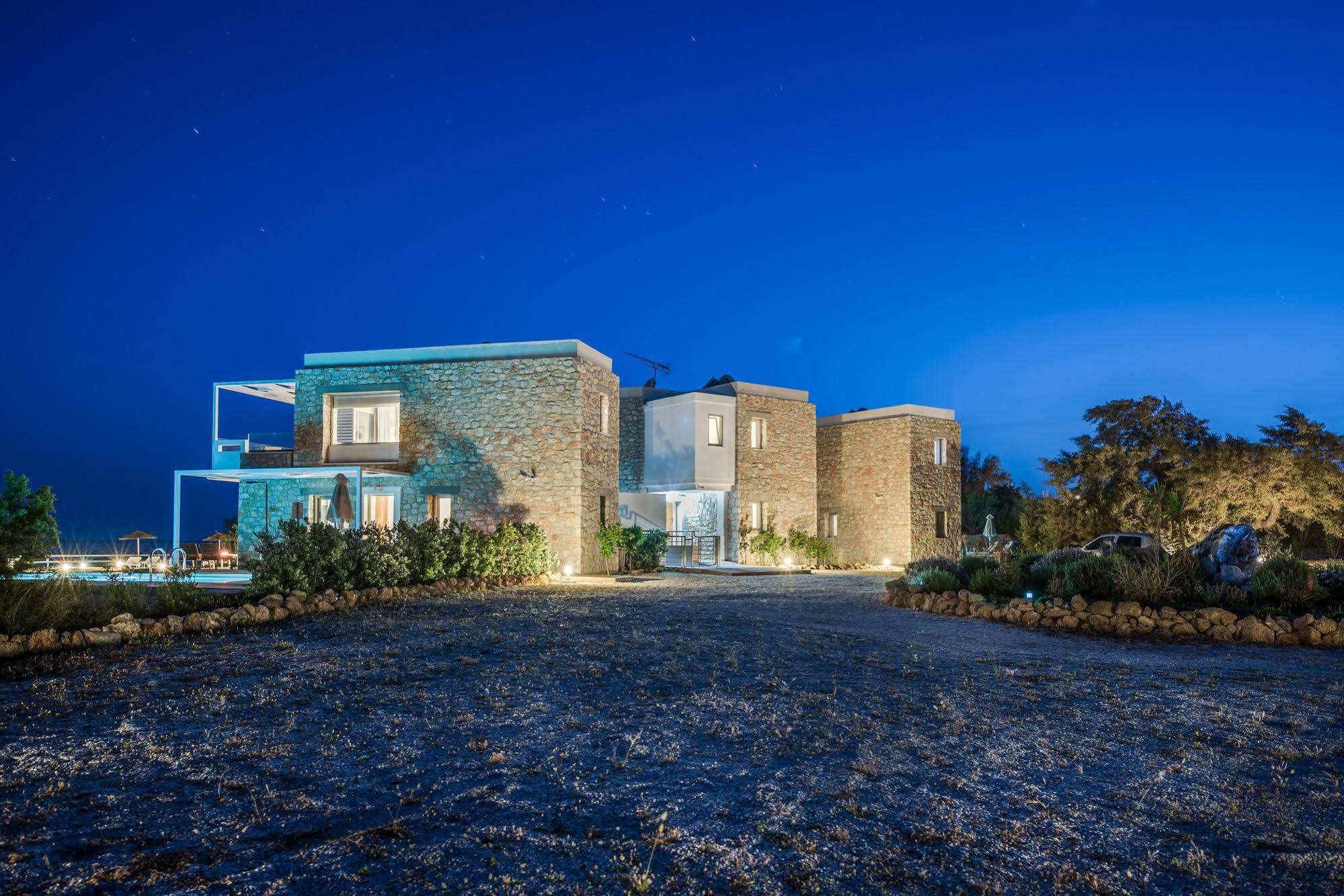 Cedar Bay Beachside Villas Palaiochora Dış mekan fotoğraf