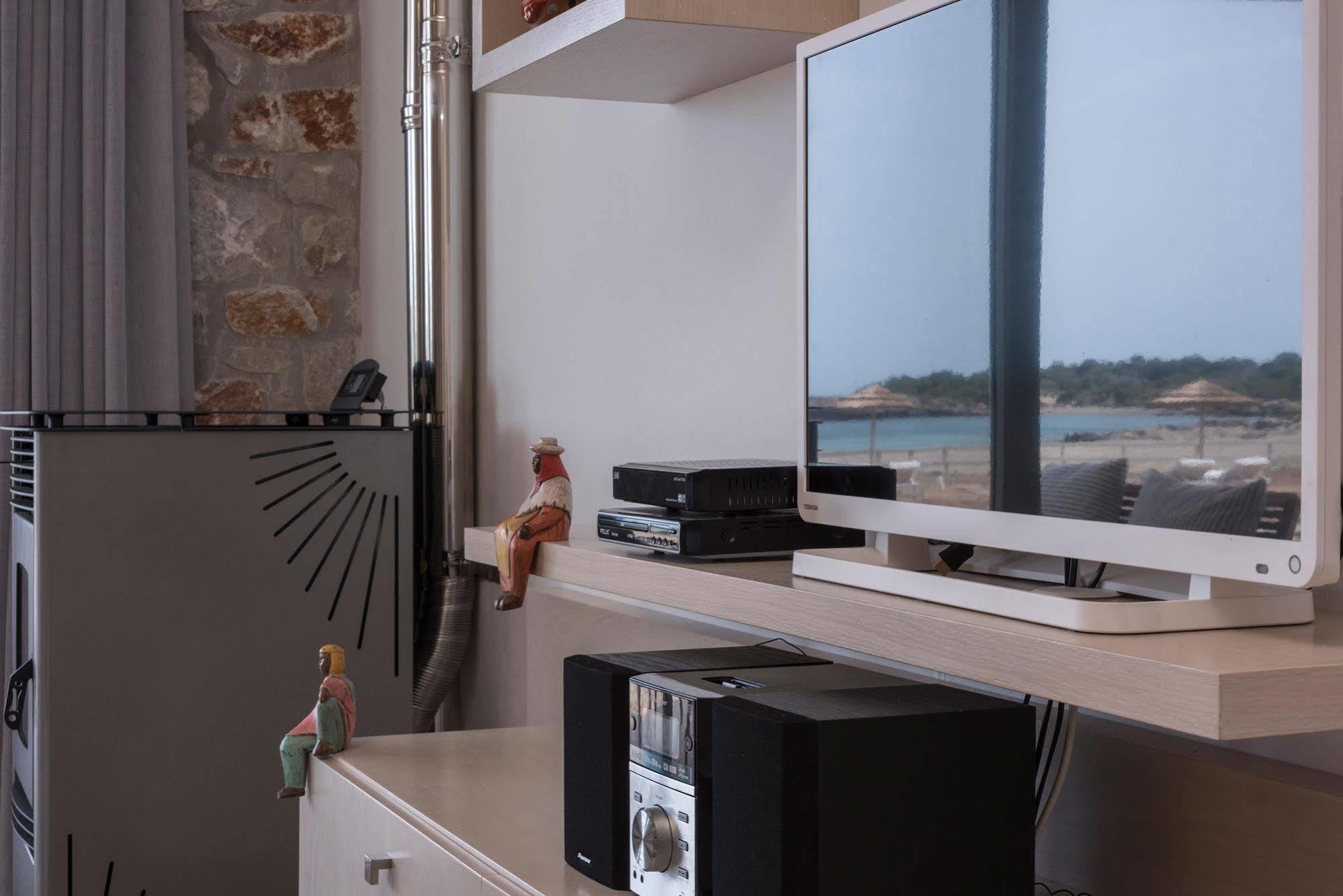Cedar Bay Beachside Villas Palaiochora Dış mekan fotoğraf